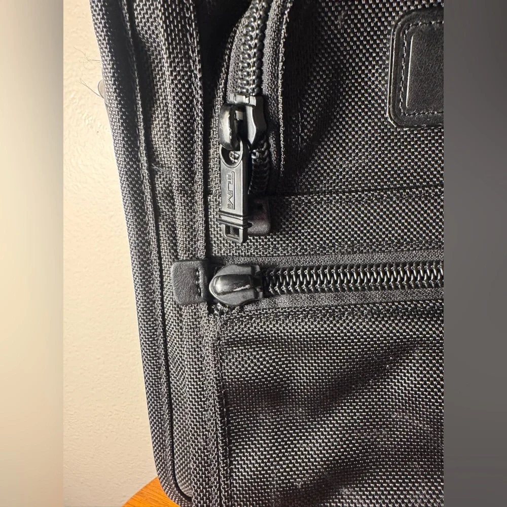 Tumi pass expandable